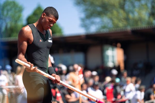 Malik Diakite (Hannover 96) beim Stabhochsprung am 08.05.2022 beim Stadtwerke Ratingen Mehrkampf-Meeting 2022 in Ratingen